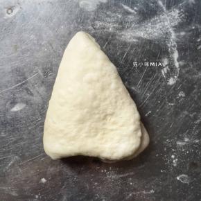 再折左边，形成一个三角形的状态