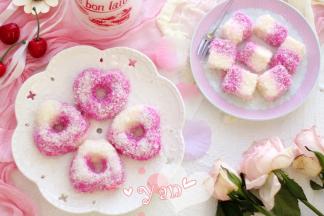 脱模，沾上椰蓉即可。