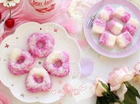 脱模，沾上椰蓉即可。