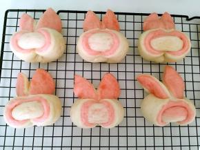 出锅后放在晾晒架上凉透