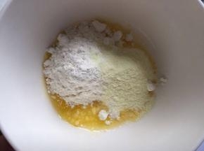 香酥粒的做法，将黄油软化，全部材料放在一起