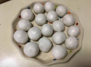 揉成每个25克左右