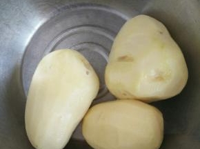 土豆洗干净