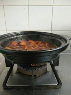 倒入少量的开水！开水！炖一会儿