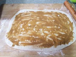 再用勺子背面涂抹均匀