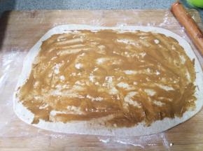 再用勺子背面涂抹均匀