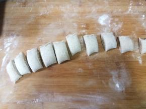 切成宽约5厘米的剂子
