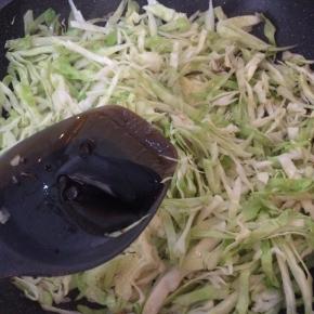 加入适量老抽调色。