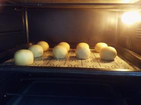 入烤箱中层，上下火，180度，烤25分钟左右。