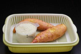 准备食材：大米、番薯；PS：喜欢吃甜的加糖，吃咸的加盐。