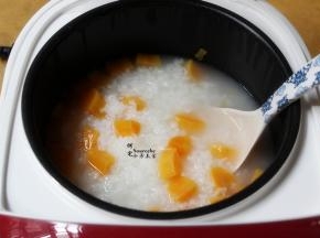 煮好的粥焖3分钟，开盖，放喜欢的调料即可；PS：我喜欢吃原味有番薯的清香。