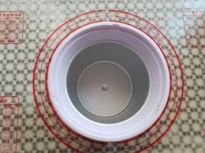 冰淇淋桶清洁干净后放入冰箱-18度冷冻16小时（我是晚上丢进去第二天再拿出来用的）