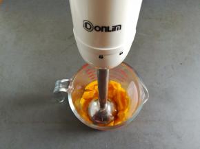 芒果肉用料理棒打一下