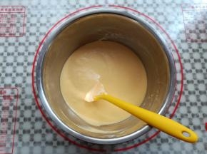 全部混合均匀，有小颗粒的用刮刀压碎