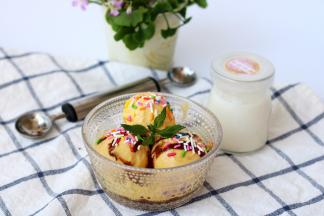 随意的撒上一些彩色的糖针，吃货的世界就是这么简单