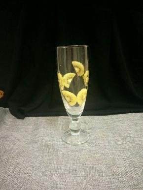 贴在杯子的内部