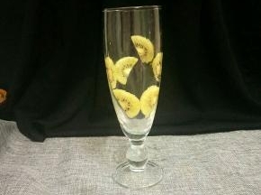 贴在杯子的内部