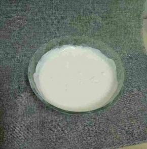 放入冰箱冷冻过夜即可(期间每隔一个小时搅拌一次，重复两次即可)