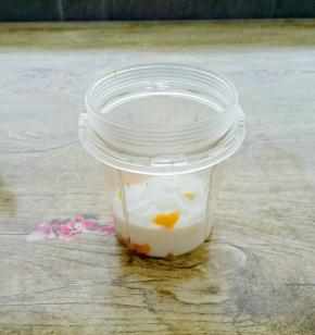 加入1/3的酸奶打匀