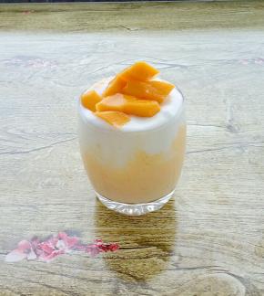 顶部放上芒果即可