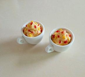 再加上水果小丁装饰。