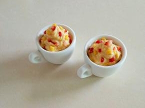 再加上水果小丁装饰。