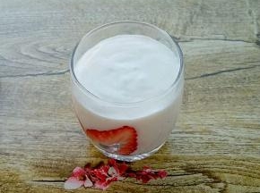 再倒入剩余的酸奶