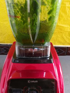 加15克的水，用破壁机二档打成菠菜泥