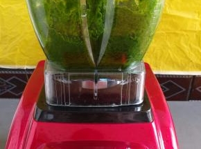 加15克的水，用破壁机二档打成菠菜泥