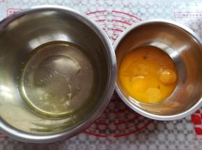 分离蛋白和蛋黄，装蛋白的盆一定要无水无油