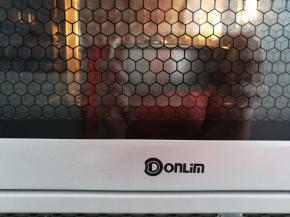 烤箱底层，上火120度，下火170度，60分钟（补充一下，我用的东菱烤立方烤箱是要放底层的，其他品牌烤箱可以放中下层或者根据平时的使用习惯来烤戚风）