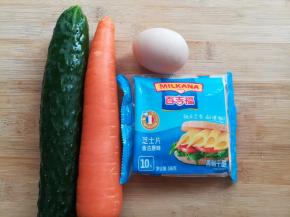 把做三明治用到的材料准备好