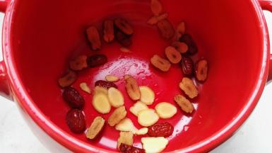 全部放砂锅内。