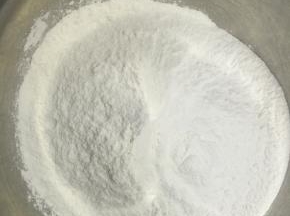 将所需要的粉类称量好，搅拌均匀