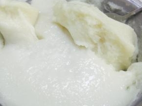 把3倒入1，搅拌均匀，过滤2遍，可以过滤掉没有化开的颗粒。
倒入碗口较大的碗中，上锅大火蒸25分钟，蒸透。