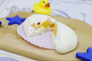 雪媚娘成品图，这个成品在冰箱冷藏时间短了一点，所以有一点化了，大家做的时候也要速度快一点