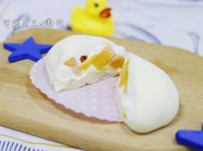 雪媚娘成品图，这个成品在冰箱冷藏时间短了一点，所以有一点化了，大家做的时候也要速度快一点