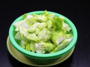 娃头菜洗净，老的部分去皮，嫩笋部分直接切笋；