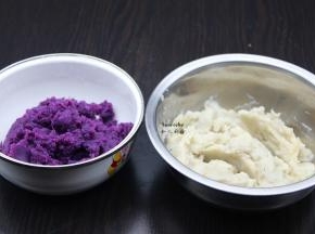 紫薯、小芋头煮熟去皮，分别压碎成泥；