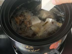 放入砂锅