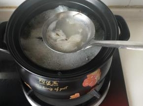 及时捞出浮沫