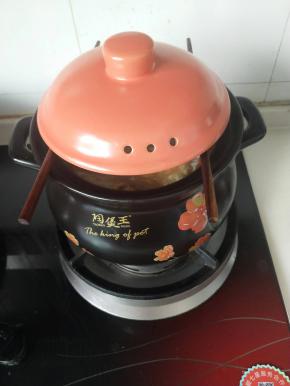 盖上锅盖慢火炖半个小时以上