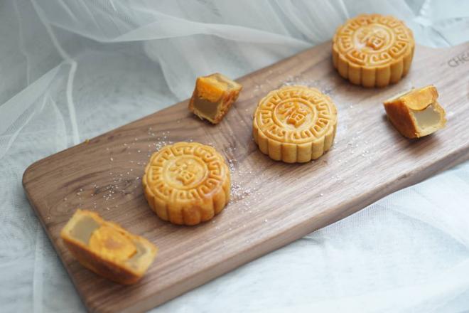 75克广式莲蓉蛋黄月饼