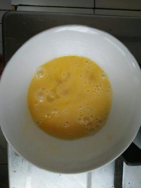 一个鸡蛋搅散