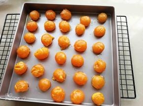 然后喷白酒，烤箱150度烤5分钟左右。