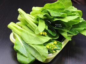 准备新鲜的广东菜心；