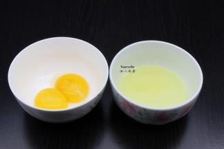 土鸡蛋，蛋黄、蛋白分离；