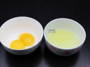 土鸡蛋，蛋黄、蛋白分离；