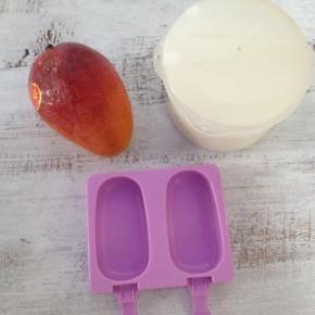 准备食材，我用的是自己做的酸奶。