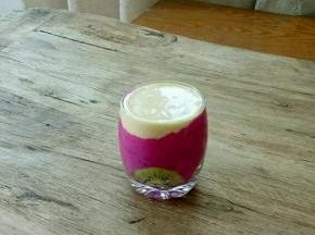 再倒入芒果和酸奶打匀的糊